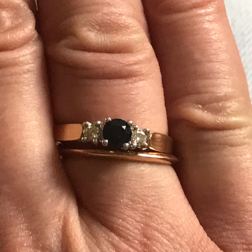 Elegant Blue sapphire and Diamond Gold Ring